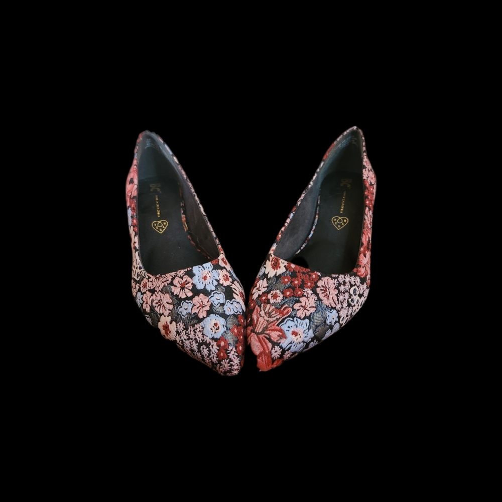 Size 9 Born in California flower high heels